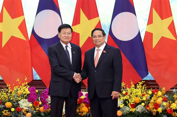 Việt Nam trước sau như một, dành ưu tiên cao nhất cho quan hệ đặc biệt với Lào