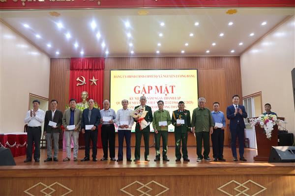 XÃ NGUYỄN LƯƠNG BẰNG GẶP MẶT KỶ NIỆM 81 NĂM NGÀY THÀNH LẬP QUÂN ĐỘI NHÂN DÂN VIỆT NAM VÀ 36 NĂM NGÀY HỘI QUỐC PHÒNG TOÀN DÂN