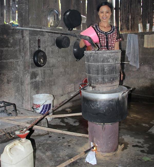 BÀI TUYÊN TRUYỀN
Về thực hiện các quy định pháp luật trong sản xuất, kinh doanh rượu
