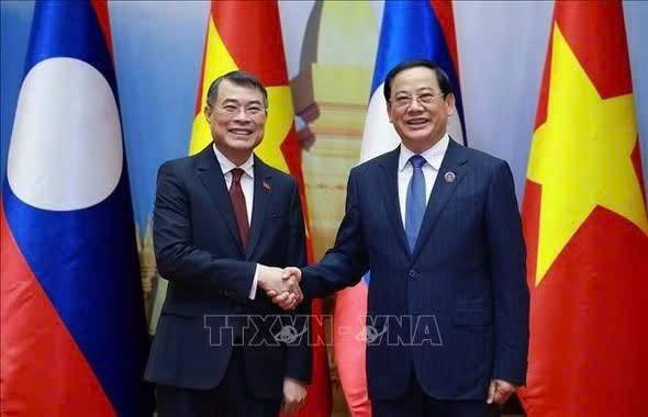 Thủ tướng Lê Minh Hưng hội kiến Chủ tịch Quốc hội Lào Sonexay Siphandone