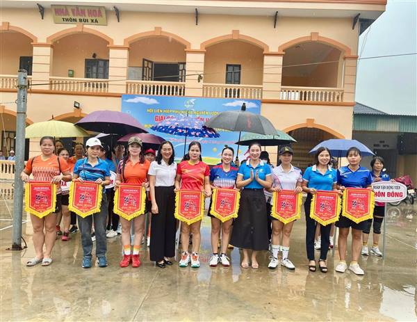 HỘI LIÊN HIỆP PHỤ NỮ XÃ NGUYỄN LƯƠNG BẰNG TỔ CHỨC GIẢI BÓNG CHUYỀN HƠI NỮ CHÀO MỪNG NGÀY 96 NĂM NGÀY THÀNH LẬP HỘI LHPN VIỆT NAM 20/10