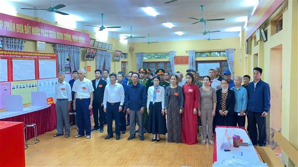 NGÀY HỘI NON SÔNG TẠI XÃ NGUYỄN LƯƠNG BẰNG CỬ TRI NÔ NỨC ĐI BẦU CỬ, PHÁT HUY QUYỀN LÀM CHỦ CỦA NHÂN DÂN