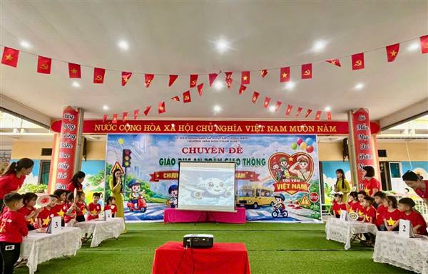 Trường Mầm non Phạm Kha tổ chức chuyên đề giáo dục an toàn giao thông và chương trình “Tôi yêu Việt Nam” Lan tỏa ý thức công dân từ tuổi thơ trong cộng đồng.