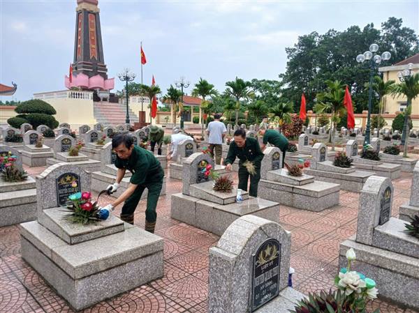 Hội Cựu chiến binh xã Nguyễn Lương Bằng lan tỏa giá trị truyền thống tri ân, với hoạt động “Uống nước nhớ nguồn” chăm sóc nghĩa trang liệt sĩ