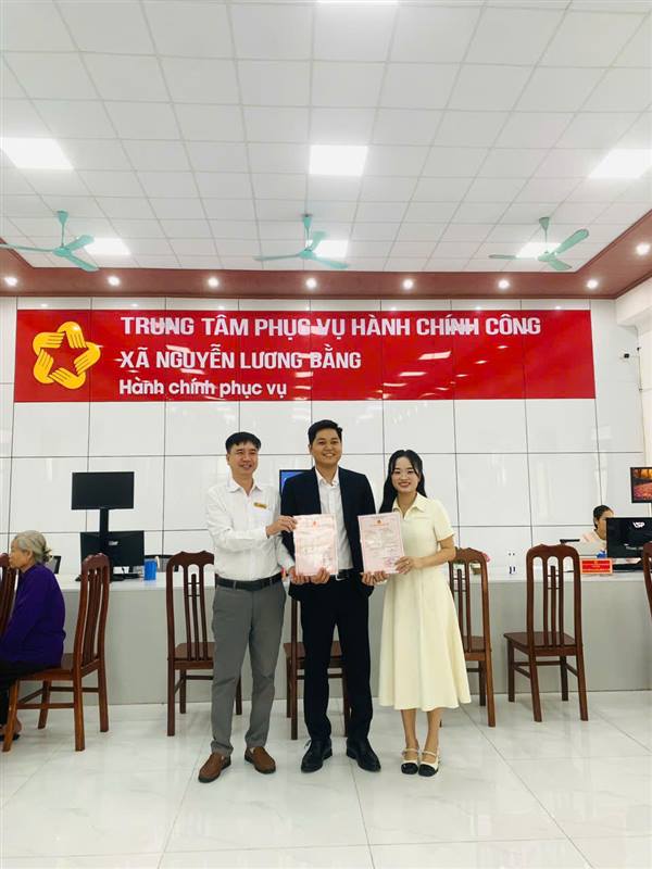 Công chức "4 xin, 4 luôn, 5 không" và mô hình sáng tạo "Ngày thứ 5 nhanh" tại Trung tâm phục vụ hành chính công 