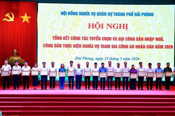 XÃ NGUYỄN LƯƠNG BẰNG, ĐỒNG CHÍ CHỦ TỊCH UỶ BAN NHÂN DÂN XÃ VINH DỰ ĐƯỢC TẶNG BẰNG KHEN CỦA CHỦ TỊCH UBND THÀNH PHỐ; BAN CHQS XÃ ĐƯỢC TẶNG GIẤY KHEN CỦA BỘ CHQS THÀNH PHỐ TRONG CÔNG TÁC TUYỂN CHỌN VÀ GỌI CÔNG DÂN NHẬP NGŨ NĂM 2026
