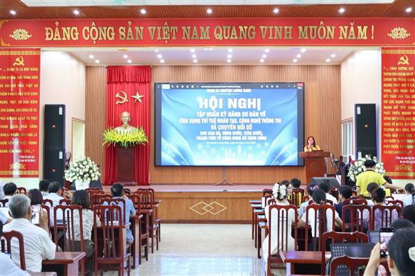 XÃ NGUYỄN LƯƠNG BẰNG TỔ CHỨC HỘI NGHỊ TẬP HUẤN KỸ NĂNG CƠ BẢN VỀ ỨNG DỤNG TRÍ TUỆ NHÂN TẠO (AI), CÔNG NGHỆ THÔNG TIN VÀ CHUYỂN ĐỔI SỐ
