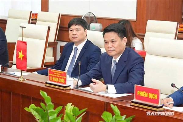 ĐỒNG CHÍ BÍ THƯ THÀNH ỦY LÊ NGỌC CHÂU TIẾP, LÀM VIỆC VỚI LÃNH ĐẠO TỈNH VIÊNG CHĂN VÀ U-ĐÔM-XÂY (LÀO)