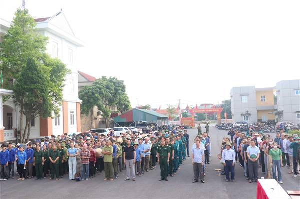 Xã Nguyễn Lương Bằng ra quân hưởng ứng phong trào “Toàn dân chung tay bảo vệ môi trường vì một Hải Phòng xanh - sạch - đẹp”