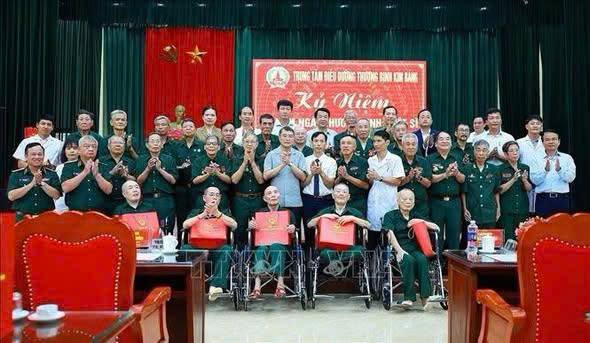 THỦ TƯỚNG LÊ MINH HƯNG: TIẾP NỐI TRUYỀN THỐNG "UỐNG NƯỚC NHỚ NGUỒN", CHĂM LO TỐT HƠN CHO NGƯỜI CÓ CÔNG
