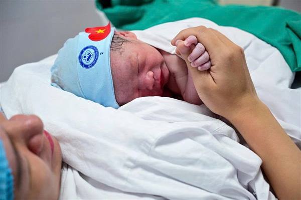 Đề xuất trợ cấp hàng tháng cho trẻ dưới 3 tuổi để khuyến sinh