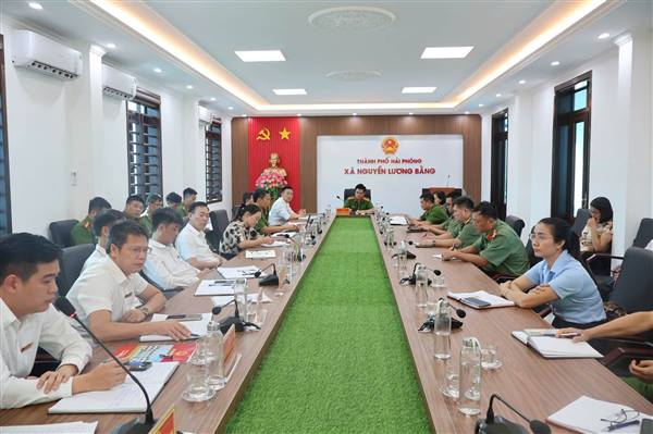 XÃ NGUYỄN LƯƠNG BẰNG LÀM VIỆC VỚI ĐOÀN CÔNG TÁC CÔNG AN THÀNH PHỐ HẢI PHÒNG KIỂM TRA CÔNG TÁC CHUẨN BỊ NGÀY HỘI TOÀN DÂN BẢO VỆ AN NINH TỔ QUỐC