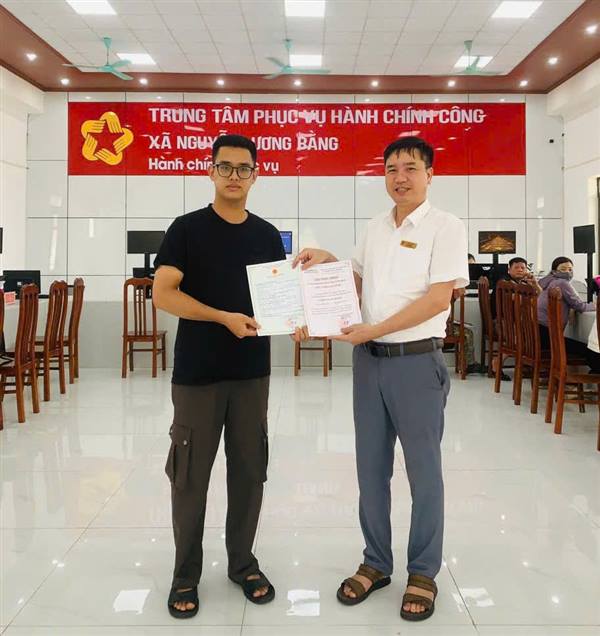 Niềm vui khi đón nhận Giấy khai sinh cho con gái đầu lòng và Thư chúc mừng của anh Nguyễn Tiến Duy