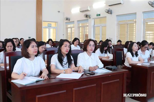 ĐỔI MỚI MẠNH MẼ, ĐỒNG BỘ GIÁO DỤC LÝ LUẬN CHÍNH TRỊ VÀ LÝ TƯỞNG CÁCH MẠNG TRONG HỆ THỐNG GIÁO DỤC QUỐC DÂN THEO CHỈ THỊ SỐ 10-CT/TW