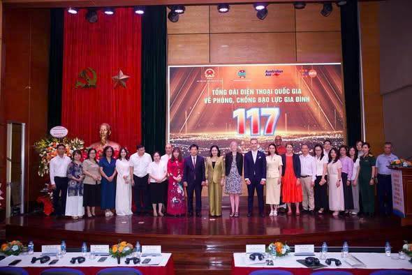 Một cuộc gọi có thể là bước đầu tiên trên hành trình tìm kiếm sự an toàn, được bảo vệ và tiếp cận những hỗ trợ cần thiết.