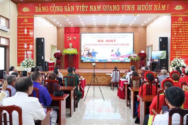 TRUNG TÂM DỊCH VỤ SỰ NGHIỆP CÔNG TỔ CHỨC CHƯƠNG TRÌNH RA MẮT CLB NGHỆ THUẬT XỨ ĐÔNG XÃ NGUYỄN LƯƠNG BẰNG