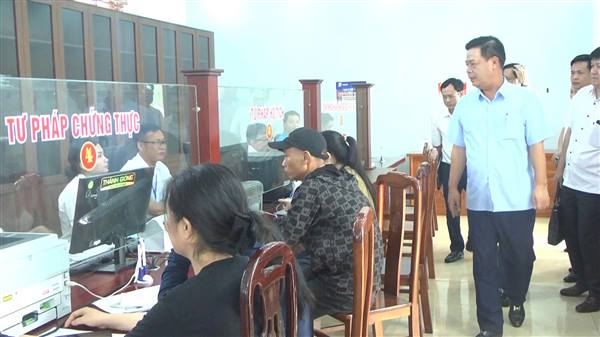ỦY VIÊN BAN THƯỜNG VỤ THÀNH ỦY, GIÁM ĐỐC SỞ KHOA HỌC VÀ CÔNG NGHỆ TP KIỂM TRA TÌNH HÌNH VẬN HÀNH CHÍNH QUYỀN ĐỊA PHƯƠNG 2 CẤP TẠI PHƯỜNG NGUYỄN TRÃI.