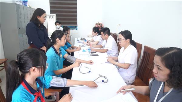 PHƯỜNG NGUYỄN TRÃI KIỂM TRA CÔNG TÁC KHÁM SỨC KHỎE HỌC SINH ĐẦU NĂM HỌC 2026-2027