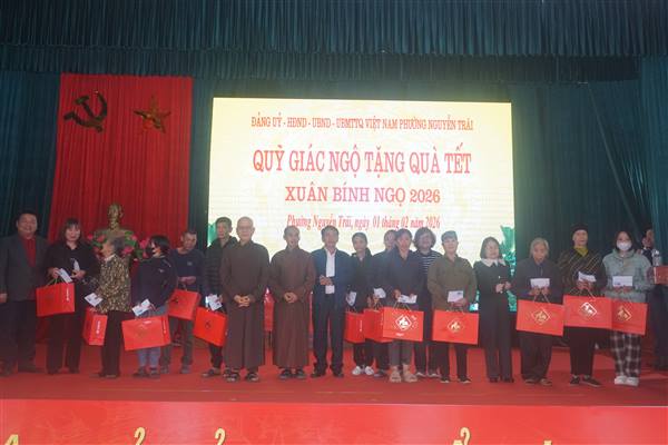 PHƯỜNG NGUYỄN TRÃI TỔ CHỨC CHƯƠNG TRÌNH “TẶNG QUÀ TẾT XUÂN BÍNH NGỌ 2026” CHO CÁC GIA ĐÌNH CHÍNH SÁCH, HỘ KHÓ KHĂN.