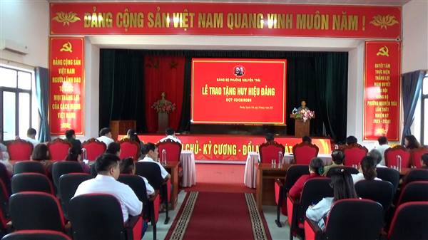 ĐẢNG BỘ PHƯỜNG NGUYỄN TRÃI TỔ CHỨC LỄ TRAO TẶNG HUY HIỆU ĐẢNG ĐỢT 3/2/2026 CHO CÁC ĐẢNG VIÊN LÃO THÀNH TRÊN ĐỊA BÀN PHƯỜNG.
 
