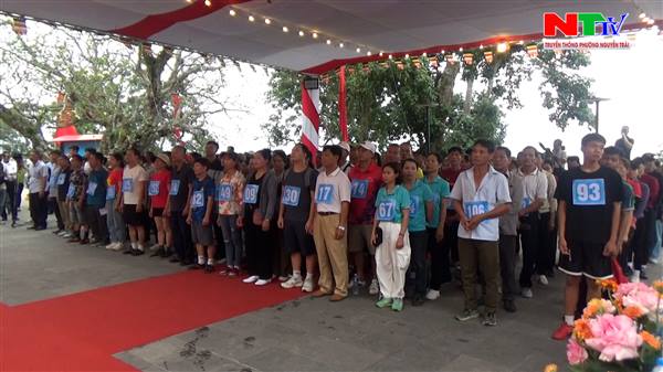 Phường Nguyễn Trãi, thành phố Hải Phòng, đã diễn ra Giải leo núi chinh phục đỉnh Tam Ban lần thứ nhất và các trò chơi dân gian.