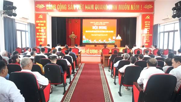 Phường Nguyễn Trãi công bố các Nghị quyết, Quyết định về thành lập tổ dân phố, chi bộ tổ dân phố và kiện toàn đội ngũ cán bộ sau sắp xếp.