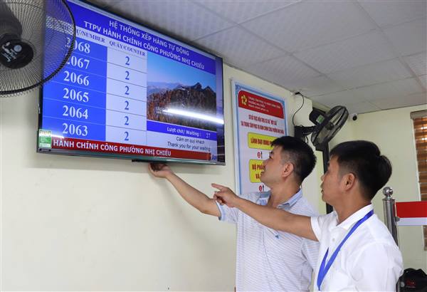 TẬP TRUNG CẮT GIẢM, ĐƠN GIẢN HOÁ, THỰC HIỆN THỦ TỤC HÀNH CHÍNH KHÔNG PHỤ THUỘC ĐỊA GIỚI HÀNH CHÍNH