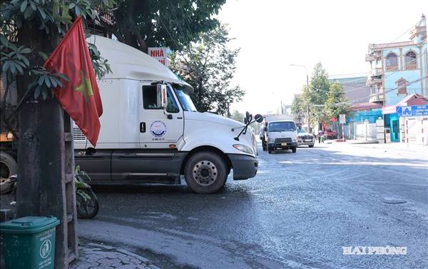 Xây dựng đường gom, đường tránh, xóa điểm đen trên quốc lộ 17B