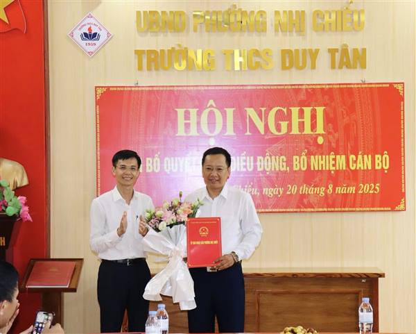 Công bố Quyết định của Chủ tịch UBND phường về điều động, bổ nhiệm cán bộ lãnh đạo quản lí