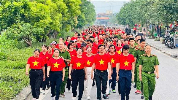 Phường Nhị Chiểu hưởng ứng chương trình đi bộ toàn quốc 'Cùng Việt Nam tiến bước'