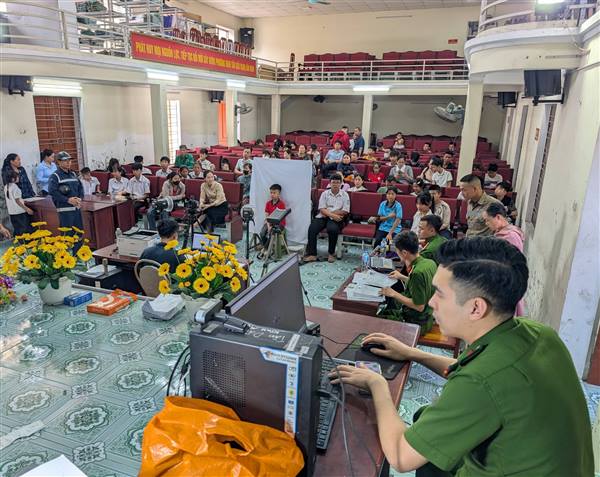 Tinh thần vì nhân dân phục vụ của các chiến sĩ Công an phường Nhị Chiểu.
