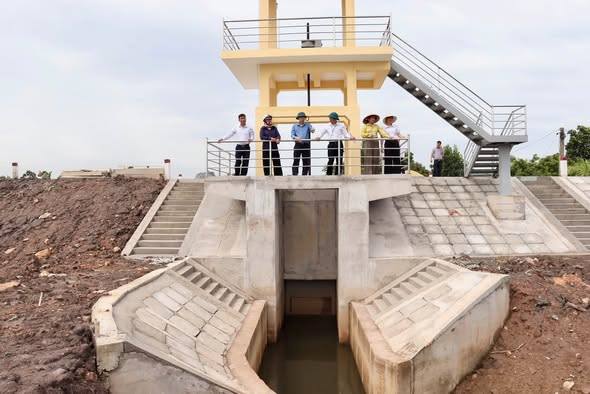 PHƯỜNG NHỊ CHIỂU TỔ CHỨC KHẢO SÁT, KIỂM TRA VIỆC GIẢI QUYẾT KIẾN NGHỊ CỬ TRI TẠI CƠ SỞ