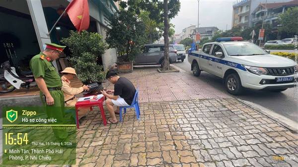 Công an phường Nhị Chiểu phối hợp tuyên truyền, xử lý nghiêm hành vi đỗ xe trên vỉa hè, vi phạm quy định về trật tự an toàn giao thông