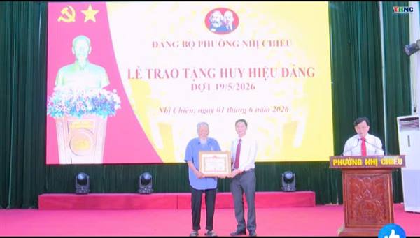 Đảng uỷ phường Nhị Chiểu trao tặng Huy hiệu Đảng cho 21 đồng chí đảng viên
