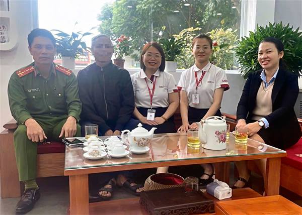 Công an xã Ninh Giang, phối hợp cán bộ Ngân hàng MBV chi nhánh Ninh Giang, ngăn chặn lừa đảo giả danh công an, bảo toàn 250 triệu đồng cho khách hàng