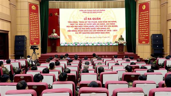 CÔNG AN XÃ NINH GIANG TỔ CHỨC LỄ RA QUÂN TẤN CÔNG, TRẤN ÁP TỘI PHẠM, BẢO ĐẢM AN NINH, TRẬT TỰ