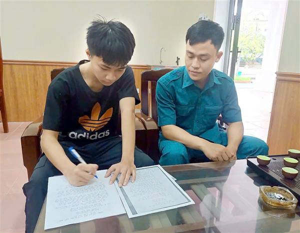THANH NIÊN XÃ NINH GIANG HĂNG HÁI VIẾT ĐƠN  TÌNH NGUYỆN NHẬP NGŨ NĂM 2026