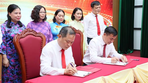 HỘI NGHỊ KÝ KẾT QUY CHẾ PHỐI HỢP GIỮA ĐẢNG ỦY XÃ NINH GIANG VÀ ĐẢNG ỦY XÃ VĨNH HÒA GIAI ĐOẠN 2026 - 2030