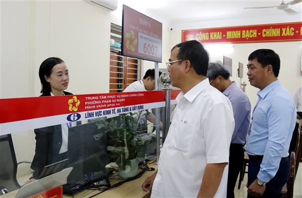 Đoàn công tác thành phố kiểm tra việc triển khai mô hình chính quyền 02 cấp tại phường Phạm Sư Mạnh