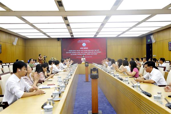 Phường Phạm Sư Mạnh tham dự Hội nghị trực tuyến “Ngày hội toàn dân học tập số” và phát động Cuộc thi “Công dân số - Sử dụng thông minh, sống an toàn”