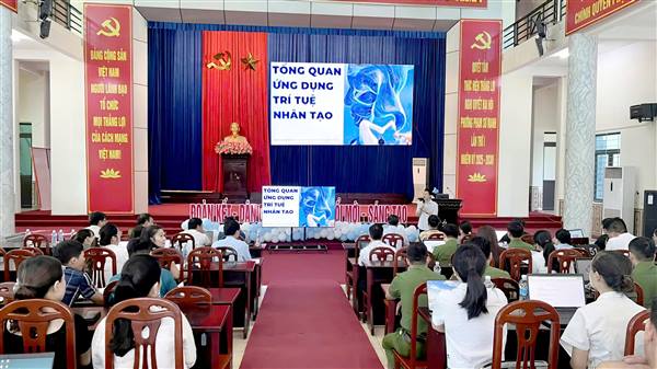 Phường Phạm Sư Mạnh tập huấn ứng dụng công nghệ AI cho đội ngũ cán bộ, công chức, viên chức