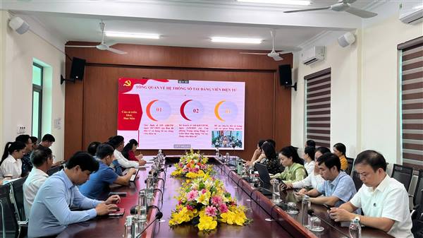 Phường Phạm Sư Mạnh tham dự Hội nghị tập huấn ứng dụng "Sổ tay Đảng viên điện tử"