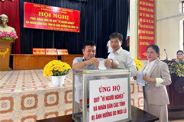 Phường Phạm Sư Mạnh phát động ủng hộ quỹ "Vì người nghèo" và hỗ trợ đồng bào vùng lũ