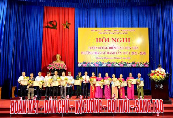 Phường Phạm Sư Mạnh tuyên dương 10 tập thể và 30 cá nhân điển hình tiên tiến