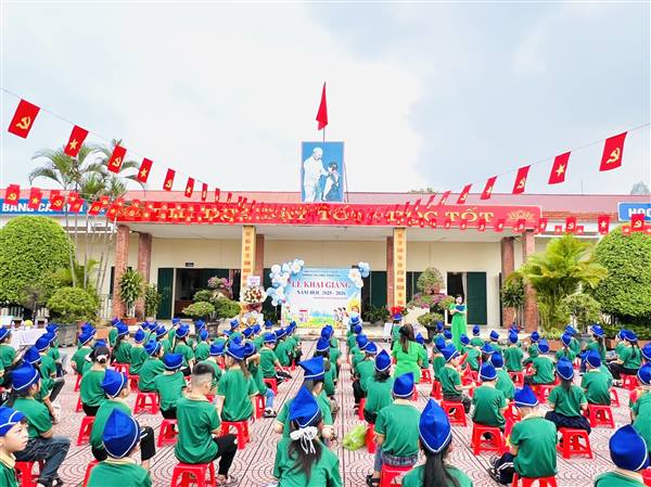 Phường Phạm Sư Mạnh tưng bừng khai giảng năm học mới 2025 - 2026, hòa chung lễ khai giảng trực tuyến toàn quốc