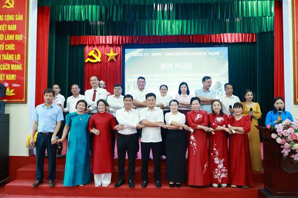Phường Phạm Sư Mạnh gặp mặt kỷ niệm ngày doanh nhân Việt Nam 13/10 và 01 năm thành lập Hội Doanh nghiệp phường