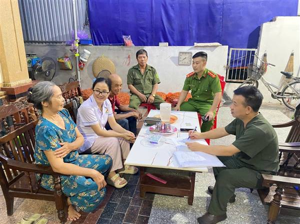 Công an phường Phạm Sư Mạnh phối hợp tuyên truyền, vận động người dân khám sức khỏe định kỳ năm 2026