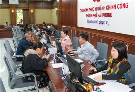 Triển khai Bộ tiêu chí “Công sở thân thiện”: Đổi mới mạnh mẽ lề lối làm việc, chuyển từ phương thức “mệnh lệnh hành chính” sang “phục vụ, hướng dẫn, vận động, thuyết phục”