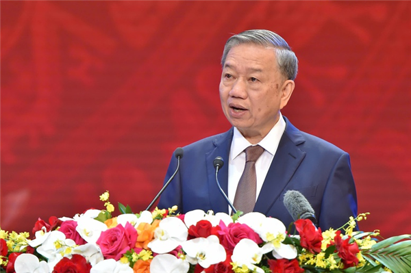 Ánh sáng Hồ Chí Minh soi đường cho chúng ta đi