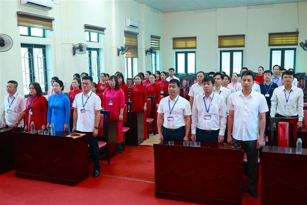 Đảng ủy phường Phạm Sư Mạnh tổ chức chào cờ và sinh hoạt chính trị dưới cờ tháng 6 năm 2026